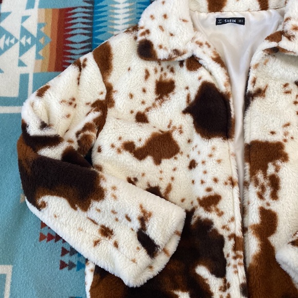 Cowhide Print Plush Jacket size Small - Picture 2 of 6